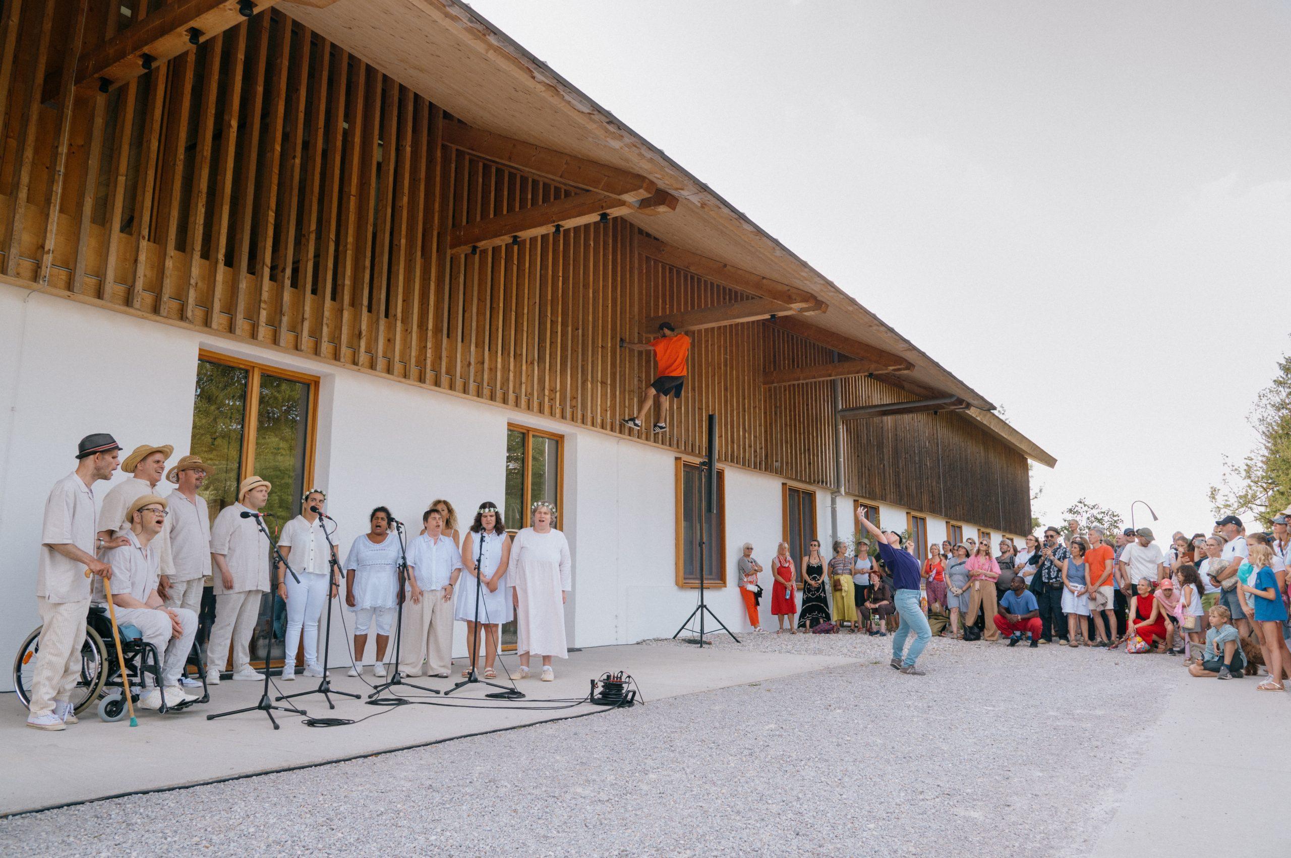SOND by Marinella Senatore in Nantesbuch, a countryside outside Munich – with Stiftung Kunst und Natur foundation. July 4, 2026.